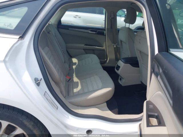 3FA6P0LUXKR124693 Ford Fusion Hybrid Se