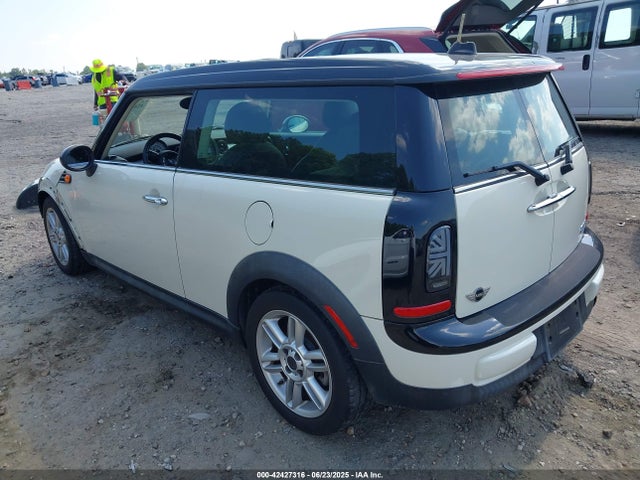 2011 MINI COOPER CLUBMAN WMWZF3C53BT188283 Photo 2
