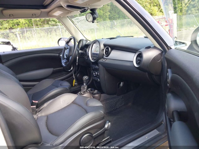 2011 MINI COOPER CLUBMAN WMWZF3C53BT188283 Photo 4