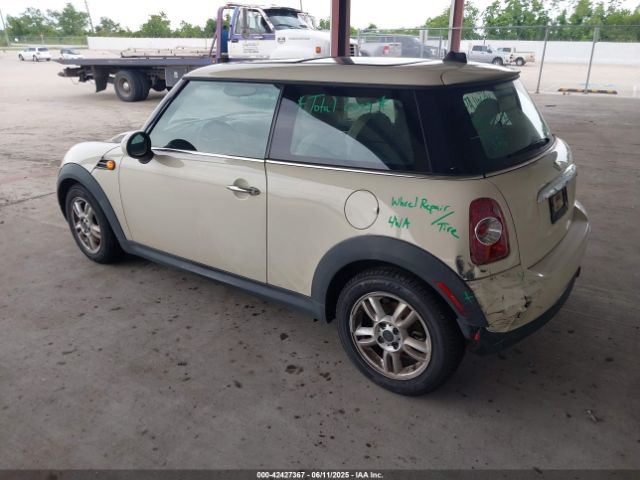 2011 MINI COOPER WMWSU3C52BT091664 Photo 2