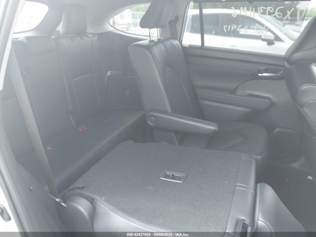 5TDKDRAH9RS050136 Toyota Highlander Xle