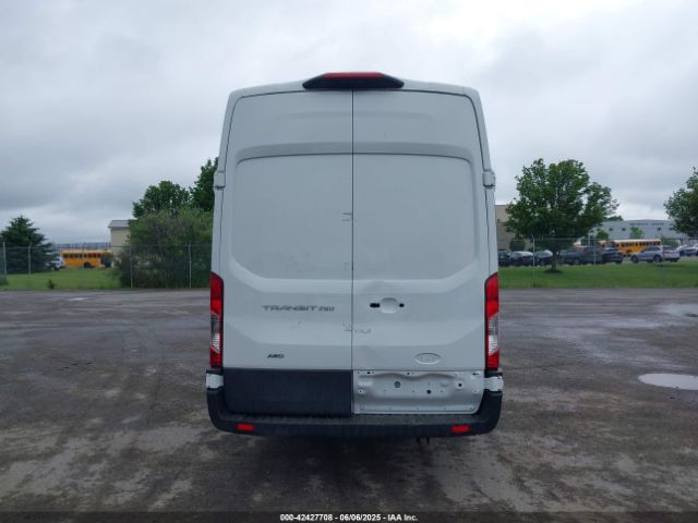 1FTBR3U85NKA64272 Ford Transit-250 Cargo Van