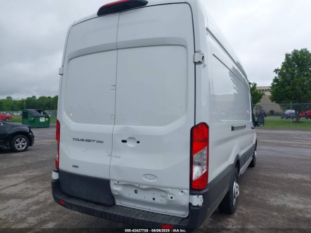 1FTBR3U85NKA64272 Ford Transit-250 Cargo Van