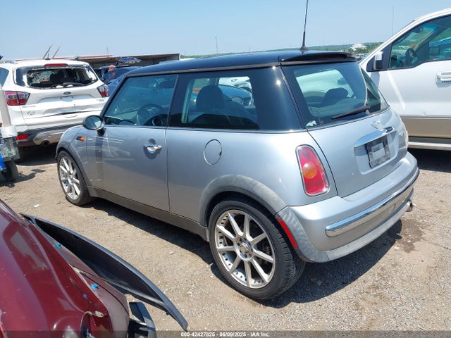2003 MINI COOPER WMWRC33403TC38853 Photo 2