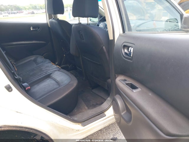 JN8AS5MT1FW153805 Nissan Rogue Select S