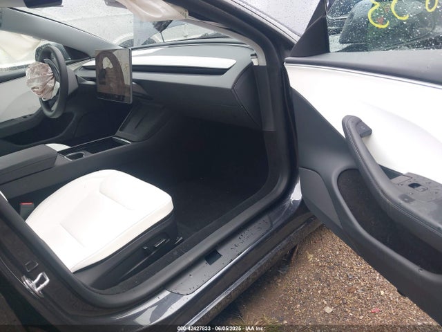 2025 TESLA MODEL 3 5YJ3E1EA7SF000605 Photo 4