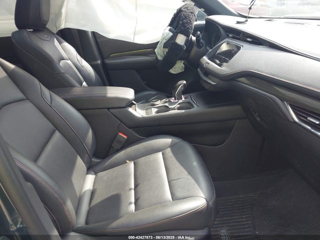 2019 CADILLAC XT4 1GYFZFR45KF202738 Photo 4