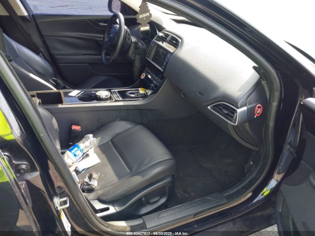 2017 JAGUAR XE SAJAR4BG7HA966350 Photo 4