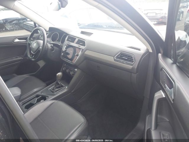 3VV3B7AX7JM076018 Volkswagen Tiguan 2.0t Se/2.0t Sel