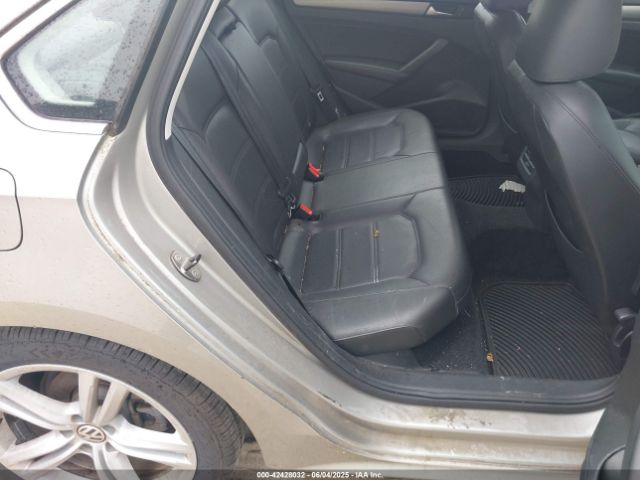 1VWBN7A3XEC055375 Volkswagen Passat 2.0l Tdi Se