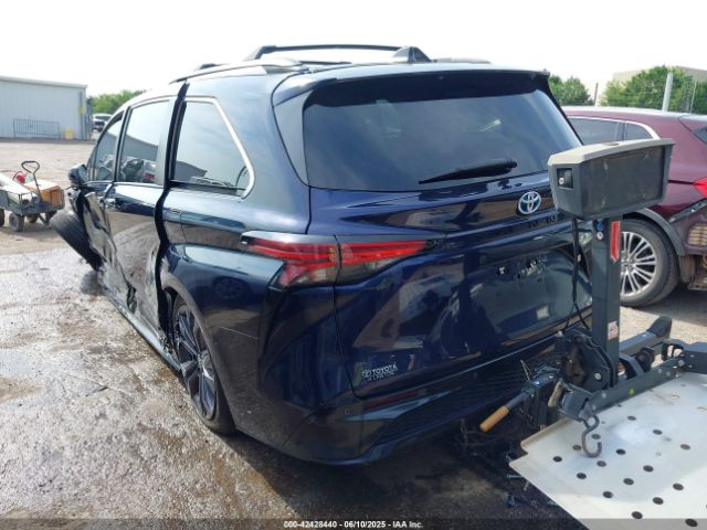 2021 TOYOTA SIENNA 5TDDRKEC9MS045558 Photo 2