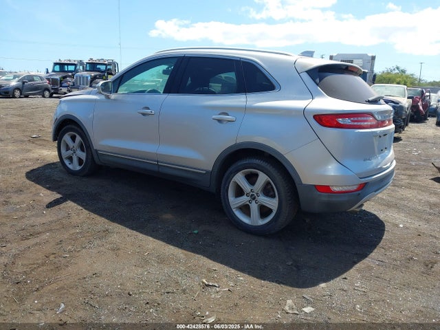 Lincoln 2016 2016 5LMCJ1C97GUJ20657 Image 3