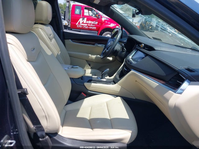 2017 CADILLAC XT5 1GYKNDRSXHZ286737 Photo 4