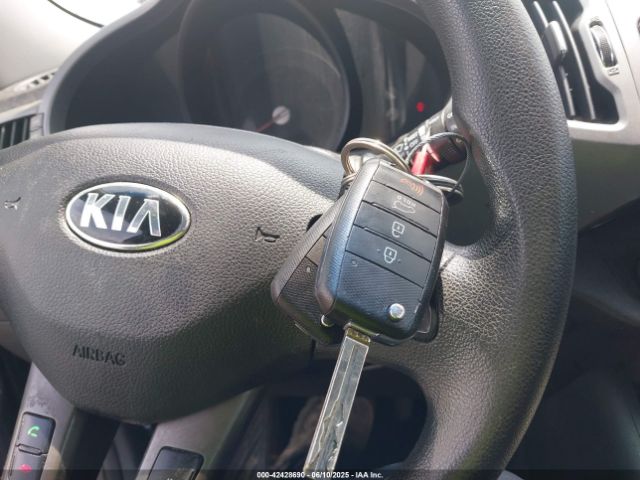 KNDPB3AC7F7736162 KIA Sportage Lx
