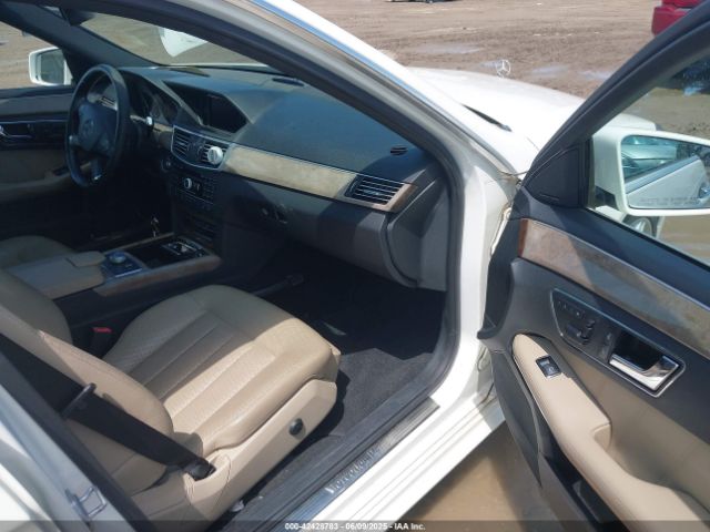2011 MERCEDES-BENZ E 550 WDDHF9AB9BA376107 Photo 4