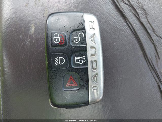 2016 JAGUAR XJ SAJWJ1CD6G8V95512 Photo 10