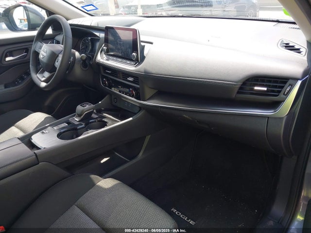 5N1BT3BA9SC808402 Nissan Rogue Sv Fwd