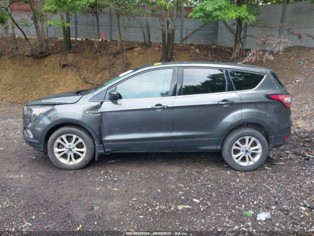1FMCU9GD9HUD50578 Ford ESCAPE SE