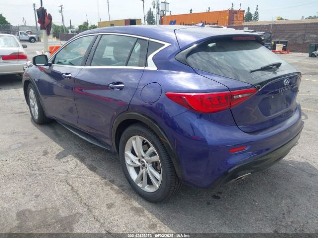 2018 INFINITI QX30 SJKCH5CP2JA056994 Photo 2