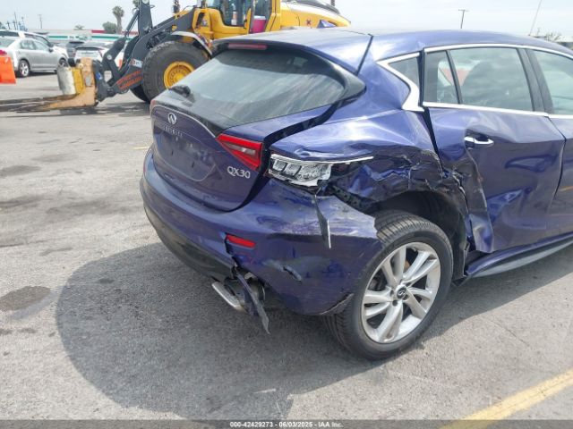 2018 INFINITI QX30 SJKCH5CP2JA056994 Photo 3