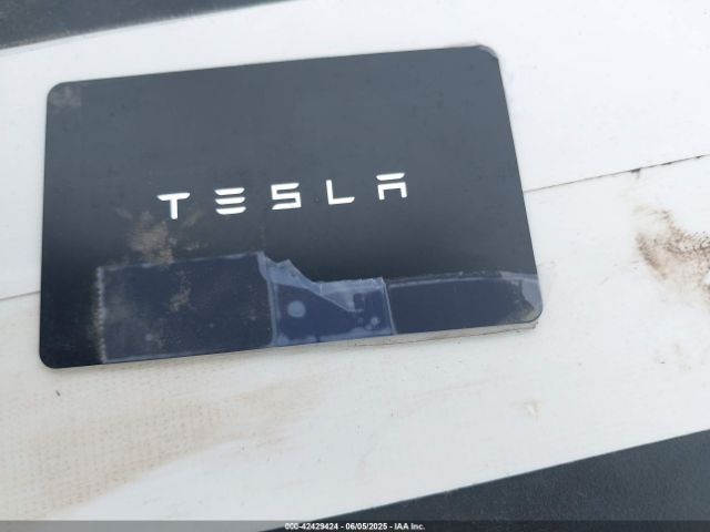 5YJ3E1EB9RF835057 Tesla MODEL 3
