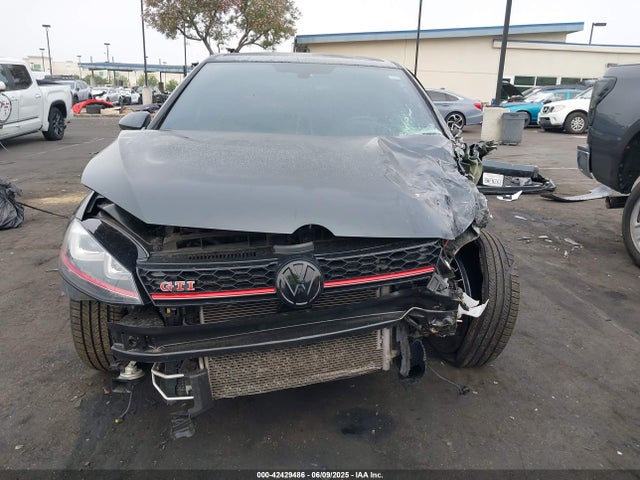 3VW547AU5GM001573 Volkswagen 2016
