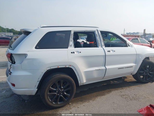 1C4RJFAGXJC121900 Jeep Grand Cherokee