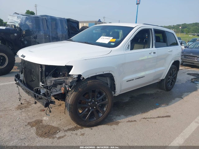 1C4RJFAGXJC121900 Jeep Grand Cherokee