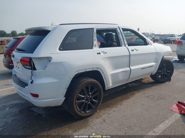 1C4RJFAGXJC121900 Jeep Grand Cherokee