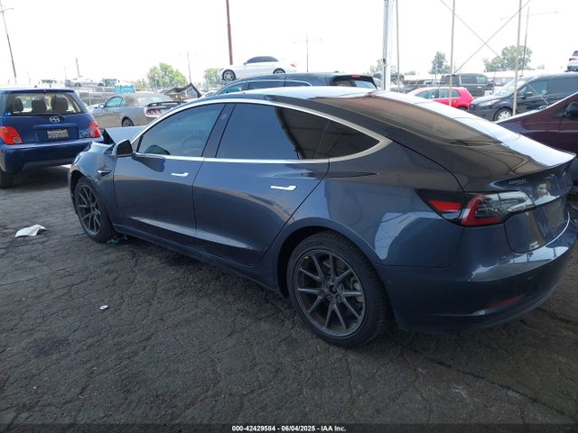2018 TESLA MODEL 3 5YJ3E1EA7JF021792 Photo 2