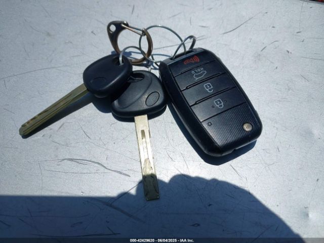 KNDJP3A57J7904559 KIA g