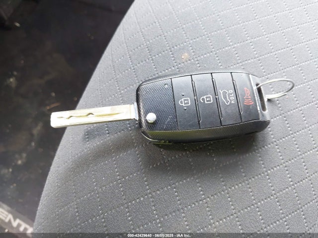 5XYPGDA56KG603088 KIA Sorento 3.3l S