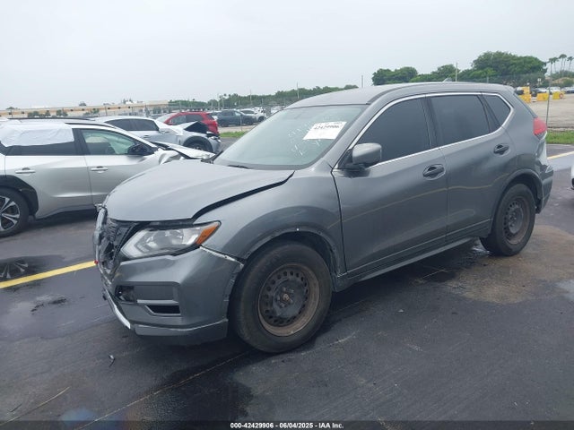 Nissan ROGUE S 2017 KNMAT2MT3HP575742 Image 2