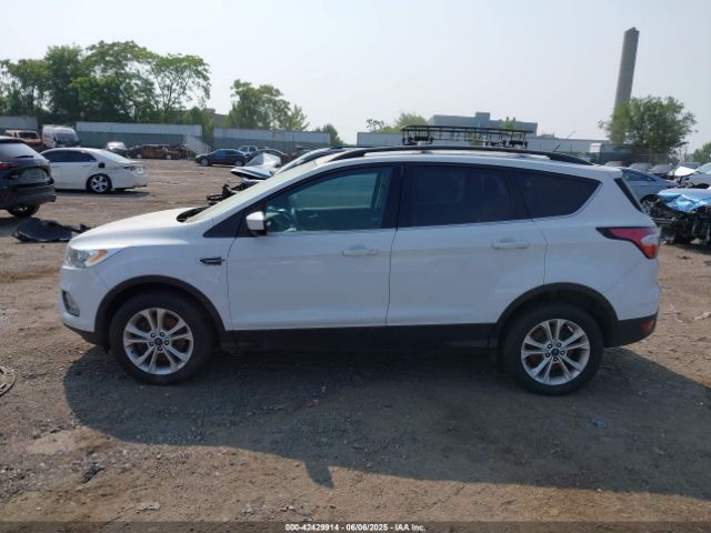 1FMCU9GD8HUF00552 Ford ESCAPE SE
