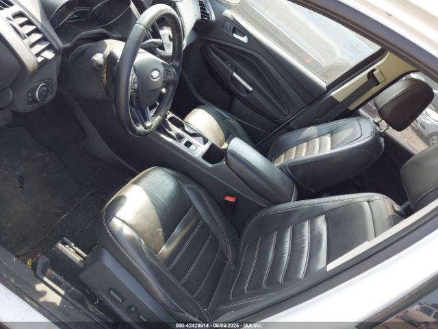 1FMCU9GD8HUF00552 Ford ESCAPE SE