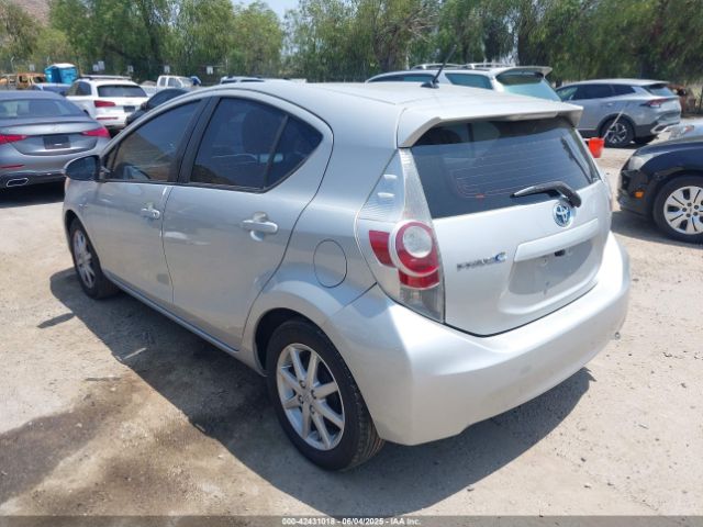 2012 TOYOTA PRIUS C JTDKDTB32C1527803 Photo 2