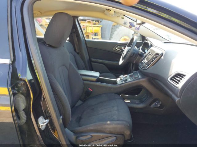 1C3CCCAB3GN139885 Chrysler 200