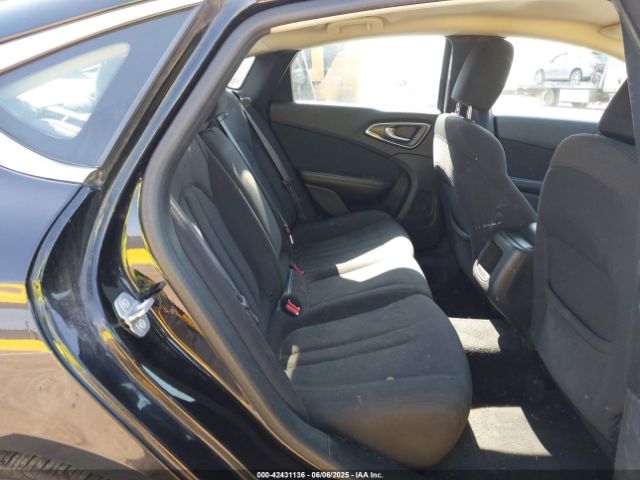 1C3CCCAB3GN139885 Chrysler 200