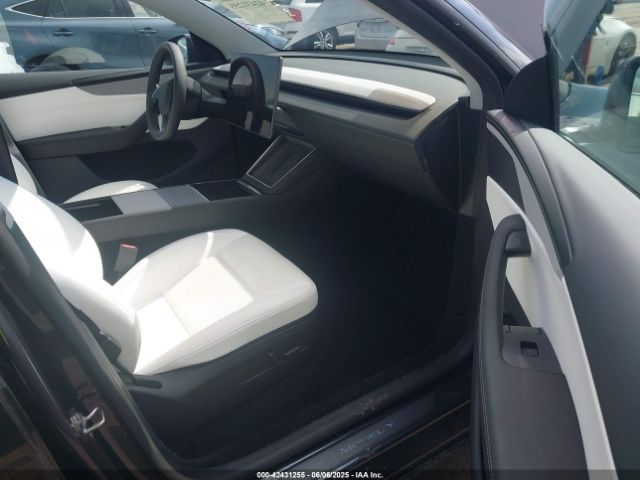 2026 TESLA MODEL Y 7SAYGDEE5TA391226 Photo 4