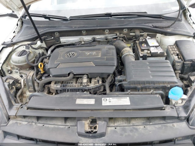 3VW217AU8FM049479 Volkswagen 2015