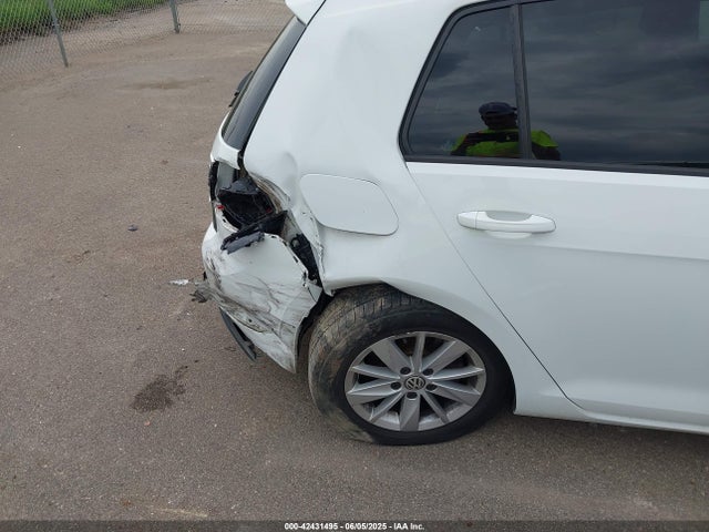 3VW217AU8FM049479 Volkswagen 2015