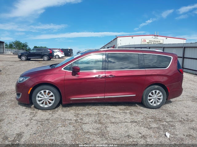 2C4RC1BG2JR120842 Chrysler Pacifica Touring L