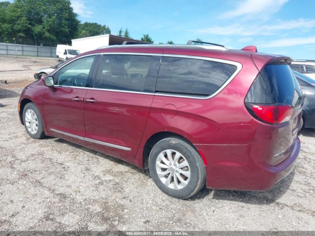 2018 CHRYSLER PACIFICA 2C4RC1BG2JR120842 Photo 2