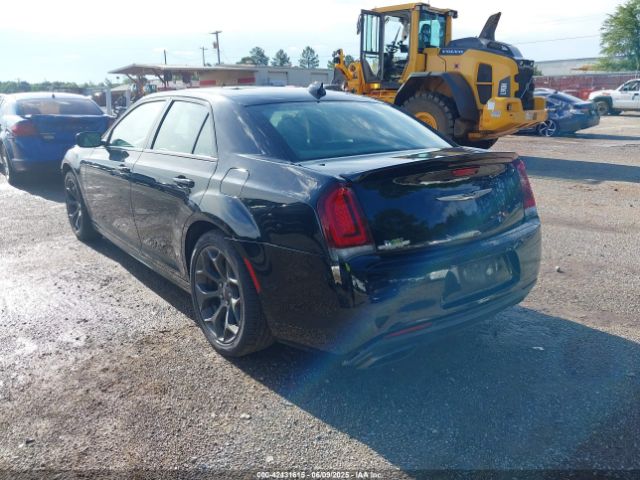 2017 CHRYSLER 300 2C3CCABG9HH661686 Photo 2