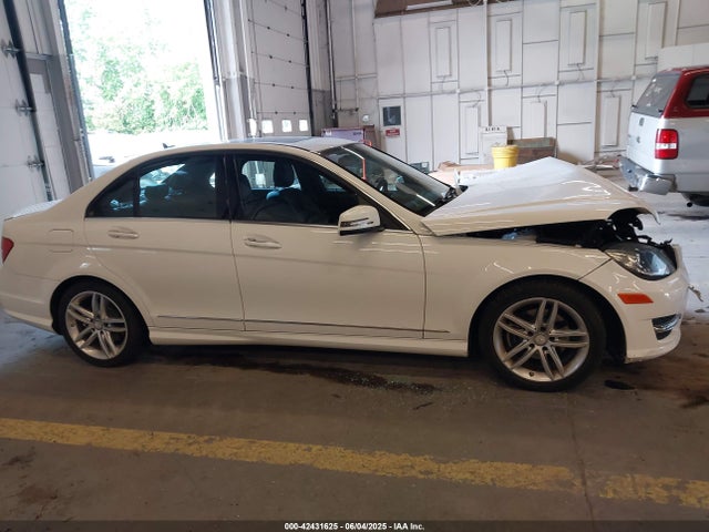 Mercedes-Benz C-Class 2014 WDDGF4HB9ER303135 Image 13