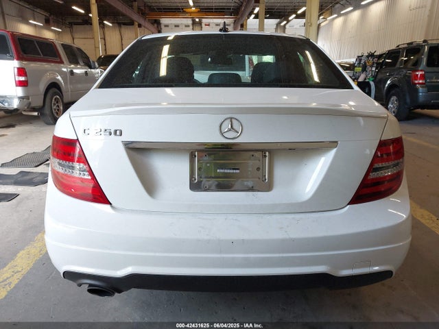 Mercedes-Benz C-Class 2014 WDDGF4HB9ER303135 Image 16