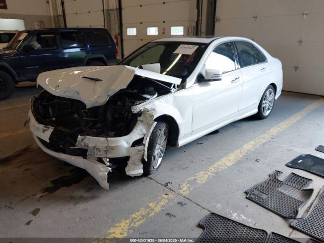 2014 MERCEDES-BENZ C 250 WDDGF4HB9ER303135 Photo 1