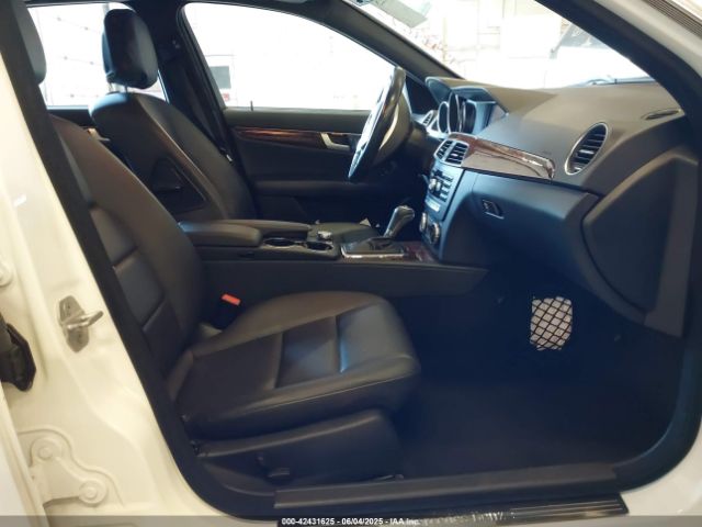 2014 MERCEDES-BENZ C 250 WDDGF4HB9ER303135 Photo 4