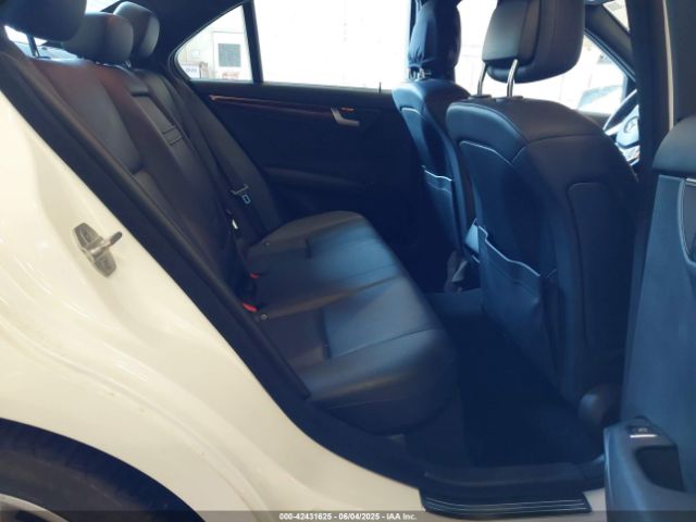 2014 MERCEDES-BENZ C 250 WDDGF4HB9ER303135 Photo 7