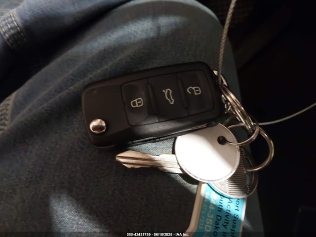 WVGBV7AXXFW089172 Volkswagen 2015